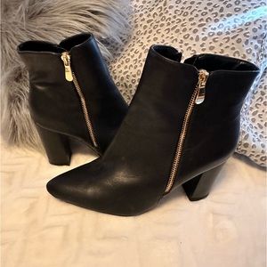 Boutique brand Black zip ankle boot size 8.5